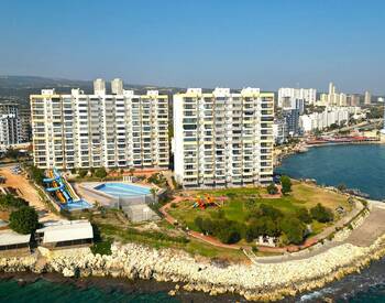 Real Estate in a Complex with Private Beach and Aquapark in Mersin 1