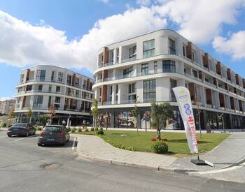 Beylikduzu Apartments in a Complex with Rich Facilities 1