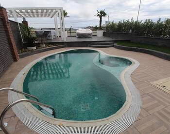 İstanbul Büyükçekmece'de Deniz Manzaralı Satılık Villalar 3