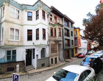 Old House with Investment Opportunity in Uskudar Istanbul 1