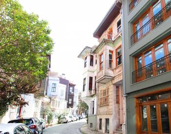 Altbau Haus Mit Blick Auf Den Bosporus In Uskudar Istanbul 1