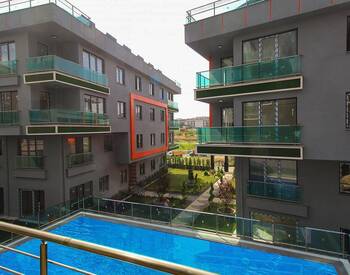 Properties with Balcony with Sauna and Pool in Beylikduzu 1