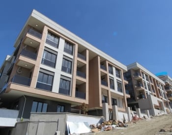 Real Estate in a Complex with 24/7 Security in Beylikduzu 1