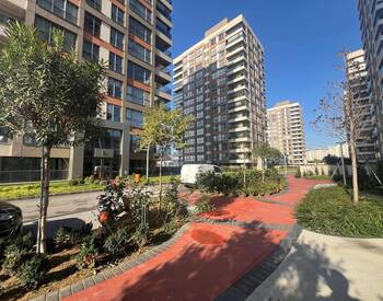 Flats Close to Main Road and Metro Station in Cekmekoy, Istanbul 3