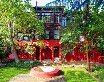 عمارت تاریخی با چشم انداز شاخ طلایی در فاتح، استانبول 1