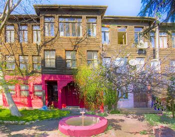 عمارت تاریخی با چشم انداز شاخ طلایی در فاتح، استانبول 1