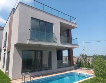 Detached Villas with Private Pools in Istanbul Buyukcekmece 1