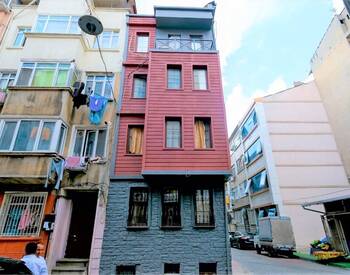 Whole Building with an Elevator and 6 Flats in Fatih 2