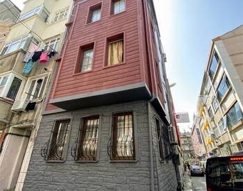 Whole Building with an Elevator and 6 Flats in Fatih 3