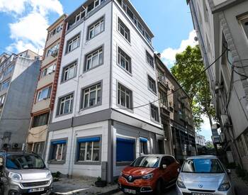 5-storey Building Close to Tram Station in Fatih Istanbul 1