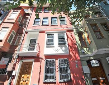 Renovated Building with Terrace and Balcony in Fatih Balat 3