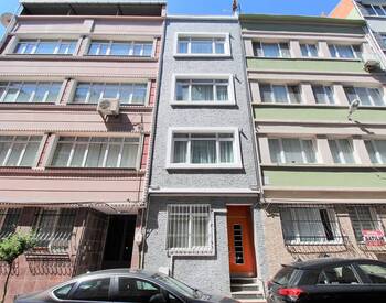 Hel Byggnad Med Fyra Våningar Med Terrass I Istanbul Fatih 1
