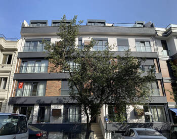 伊斯坦布尔卡德柯伊具有高租金收入潜力的顶层公寓 1