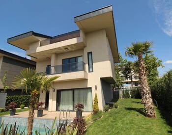 Spacieuses Maisons Triplex Près De La Mer À Istanbul Beylikduzu 3