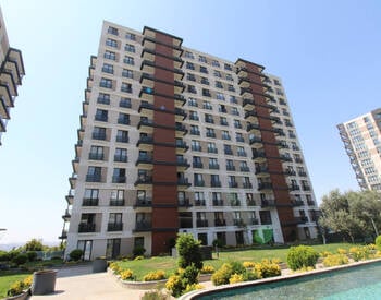 1-bedroom Flat with Balcony in a Complex in Istanbul Kucukcekmece 1