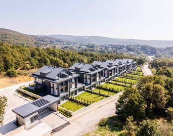 Villas with Detached Gardens in a Complex in Çekmeköy Istanbul 3
