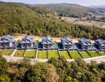 Villas with Detached Gardens in a Complex in Çekmeköy Istanbul 2