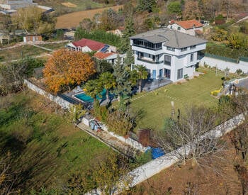 Atemberaubende Häuser In Istanbul Mit Privatem Pool Und Garten 1