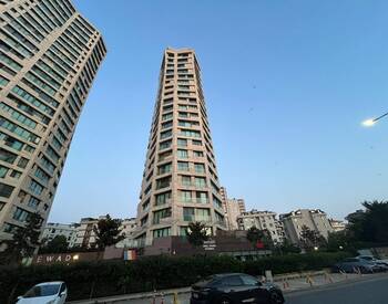 Apartment in a Complex with Pool in Maltepe 2