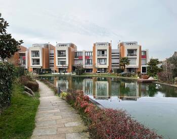 Duplex Apartment in a Complex Close to the Metro in Istanbul 3