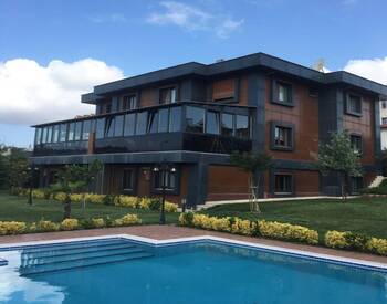 Spacious Villa with Pool Near Marina in Buyukcekmece Istanbul