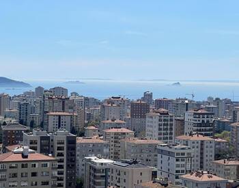 Sea-view 1-bedroom Flat in a Complex with Pool in Kadıköy Istanbul
