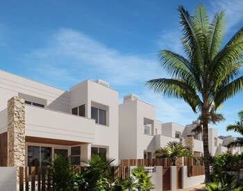 Almería'da Plaja Yürüme Mesafesinde Çağdaş Tasarım Villalar 1