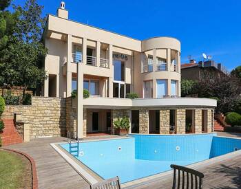 Villa with Swimming Pool in Kartal Istanbul Close to the Sea