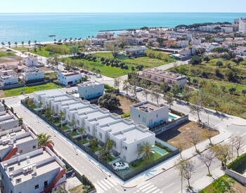 Townhouses in a Complex with Pool and Garden in Cambrils 3