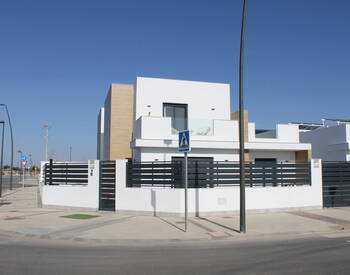 Stylish and Spacious Villas with Modern Design in Roldan 1