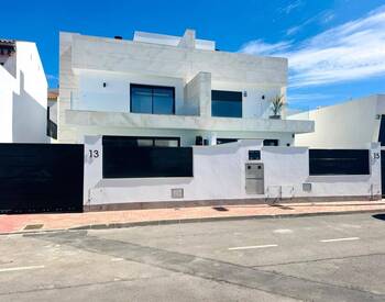 Spacious Semi Detached Homes with a Solarium in San Pedro 2