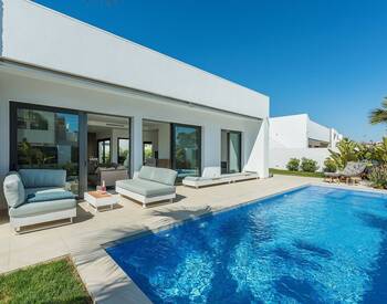 Detached Villa Within Walking Distance of the Beach in Cartagena 1