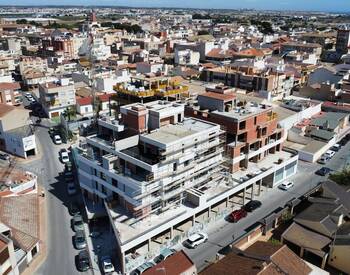 Contemporary Flats in a Sought After Area of San Pedro 1