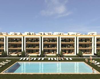 Los Alcázares'te Denize Yakın Şık Tasarımlı Golf Daireleri 1
