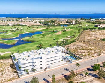 Los Alcazares'te Golf Sahasına Yakın 2+1 ve 3-1 Havuzlu Daireler 1