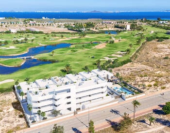 Los Alcazares'te Golf Sahasına Yakın 2+1 ve 3-1 Havuzlu Daireler 3