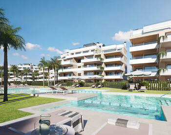 Santa Rosalía’da Geniş Teraslı ve Havuzlu Şık Daireler 2