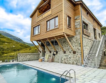 Trabzon Maçka’da Doğa Manzaralı Modern Lüks Taş Villa