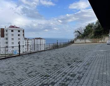 Trabzon Akçaabat’ta Caddeye Bakan Deniz Manzaralı Dükkanlar 1