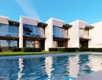 Sea View Villas in a Complex with Pool Close to Beach in Bursa 1
