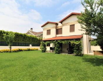 Stylish Detached House with a Spacious Garden in Bursa 1