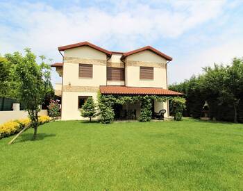 Spacious Detached Villa with Large Garden in Bursa 1