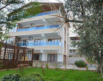 Modern Building Within Walking Distance to the Sea in Yalova Center 1