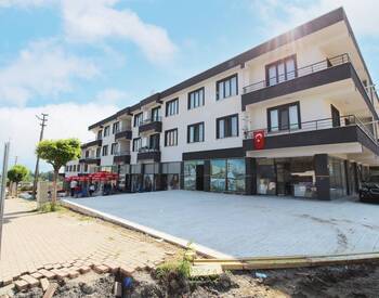 Flats in a Residential Complex with Swimming Pool in Yalova 1