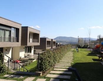 Triplex House with Mountain View and Pool in Yalova Merkez 1