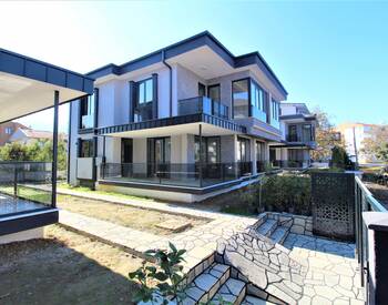 Villas with Large Terrace at Walking Distance of Sea in Yalova 1