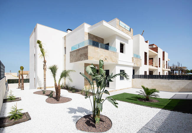 Acogedores Bungalows Con Amplio Jardín En Polop Alicante 1