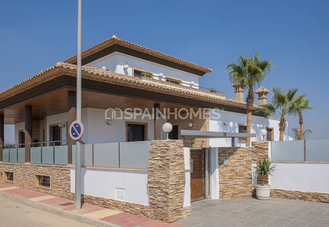 Stylish House with Luxurious and Spacious Design in Albacete 2
