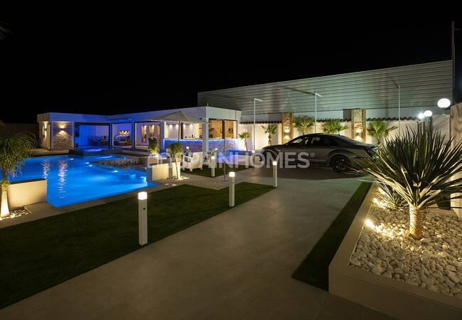 Stylish House with Luxurious and Spacious Design in Albacete 20