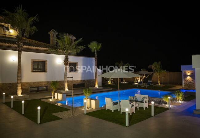 Stylish House with Luxurious and Spacious Design in Albacete 22